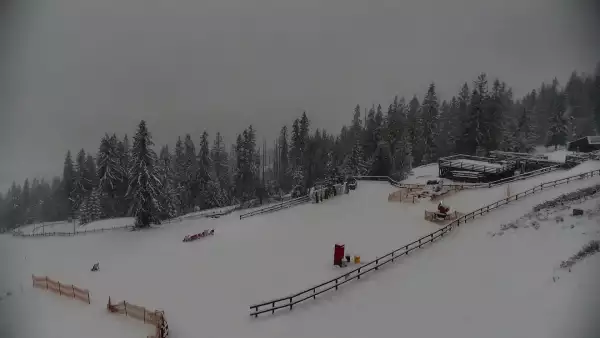 Widok z Kamery na panoramę Tatr.