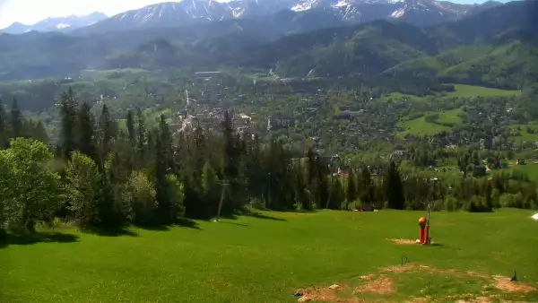 Widok z Kamery na panoramę Tatr.