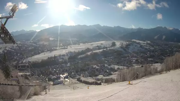 Widok z górnego odcinka Ośrodka Narciarskiego Harenda.