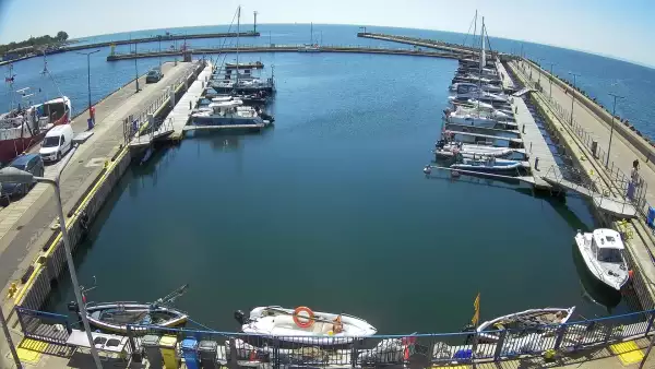 Widok z Kamery na marinę w Helu