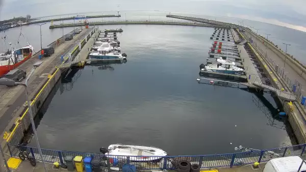 Widok z Kamery na marinę w Helu