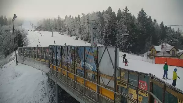 Obraz z kamery na stoku w ośrodku narciarskim Henryk SKI