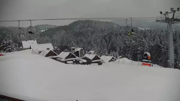 Obraz z kamery na stoku w ośrodku narciarskim Henryk SKI