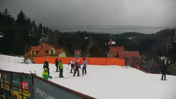 Obraz z kamery na stoku w ośrodku narciarskim Henryk SKI