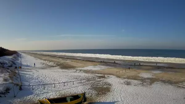 Jantar - widok na złocistą i słoneczną plaże.