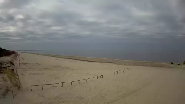 Jantar - widok na złocistą i słoneczną plaże.