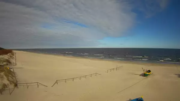 Jantar - widok na złocistą i słoneczną plaże.