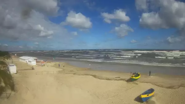 Jantar - widok na złocistą i słoneczną plaże.