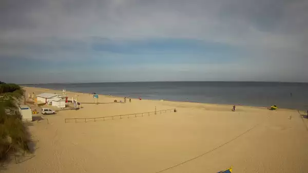 Jantar - widok na złocistą i słoneczną plaże.