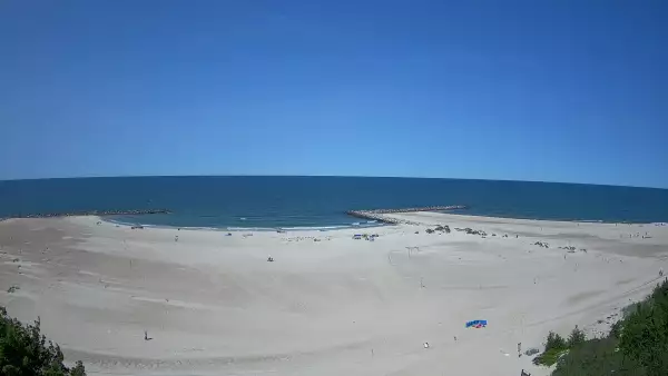 Widok na sztuczną plaże w Jarosławcu