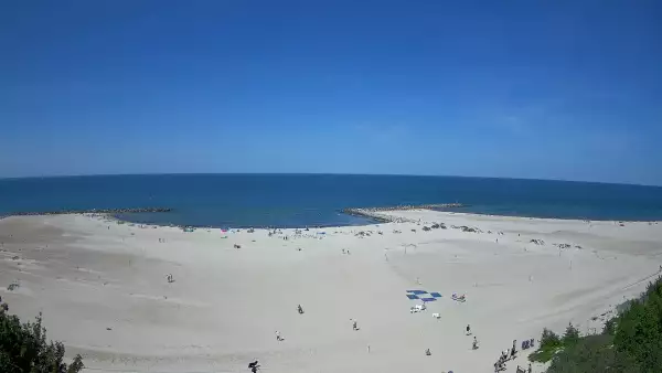 Widok na sztuczną plaże w Jarosławcu