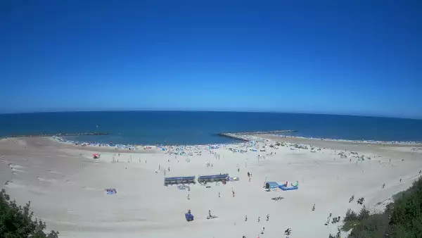 Widok na sztuczną plaże w Jarosławcu