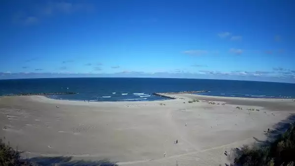 Widok na sztuczną plaże w Jarosławcu