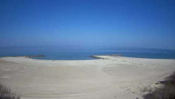 Widok na sztuczną plaże w Jarosławcu