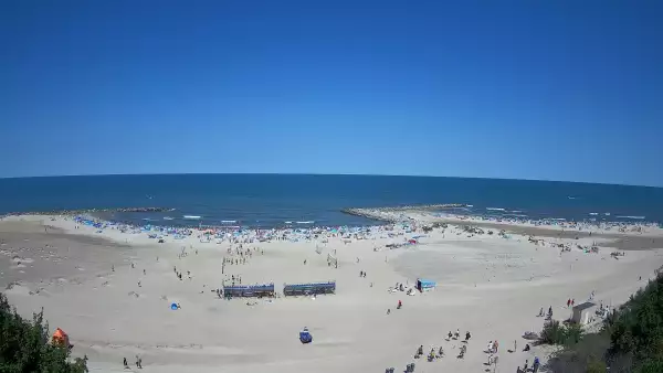 Widok na sztuczną plaże w Jarosławcu