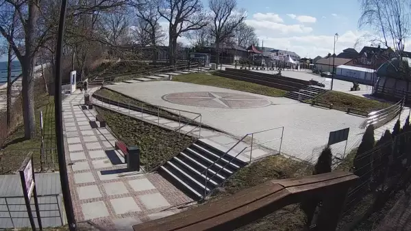 Widok z Kamery na plac widokowy Róża Wiatrów w Jarosławcu