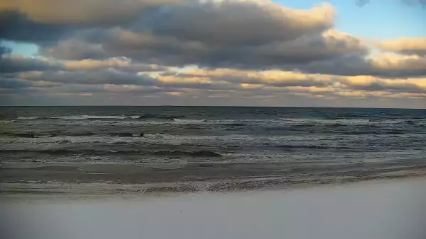 Widok z Kamery na plażę z kurortu Jastrzębia Góra