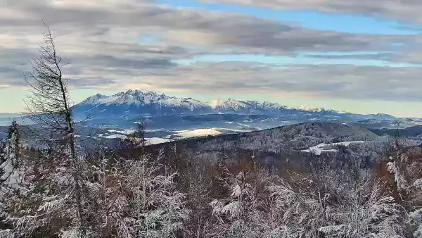 Widok na Tatry z obrotowej kamery na Jaworzynie Krynickiej