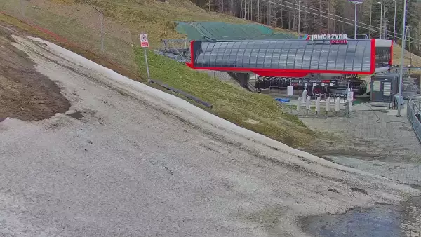 Widok na parking i Dolinę Czarnego Potoku- stację poczatkową kolei gondolowej