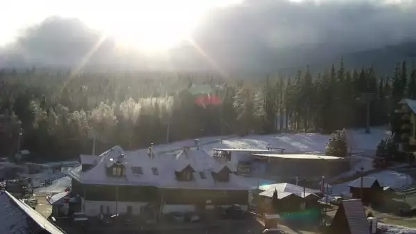 Arena Szrenica w Szklarskiej Porębie - widok na karczmę i stok.