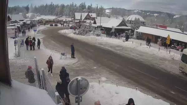 Widok z Kamery na Ulicę Bronisława Czecha w Zakopanem na żywo