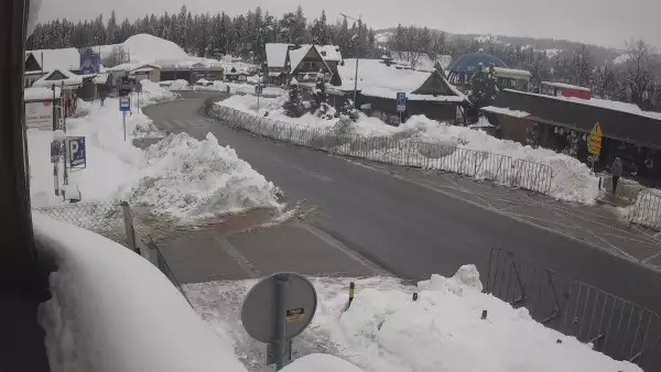 Widok z Kamery na Ulicę Bronisława Czecha w Zakopanem na żywo