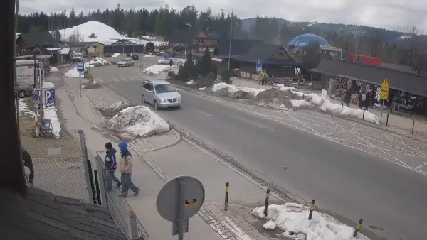Widok z Kamery na Ulicę Bronisława Czecha w Zakopanem na żywo