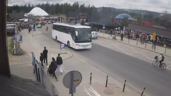 Widok z Kamery na Ulicę Bronisława Czecha w Zakopanem na żywo