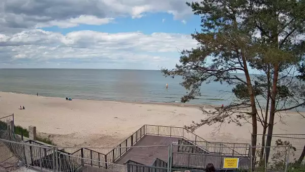 Widok z kamery na plażę w Stegnie to prawdziwa zachęta do wypoczynku.