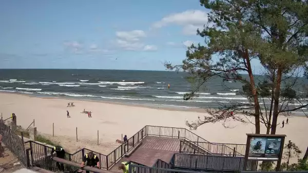 Widok z kamery na plażę w Stegnie to prawdziwa zachęta do wypoczynku.