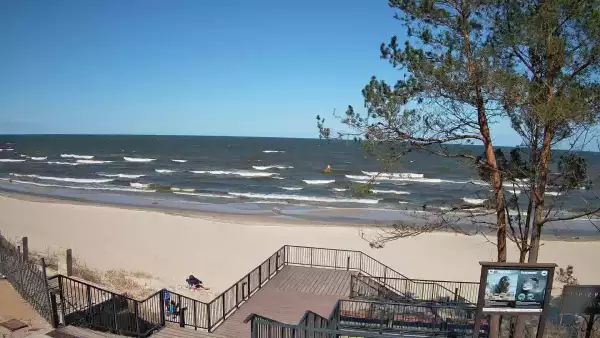 Widok z kamery na plażę w Stegnie to prawdziwa zachęta do wypoczynku.