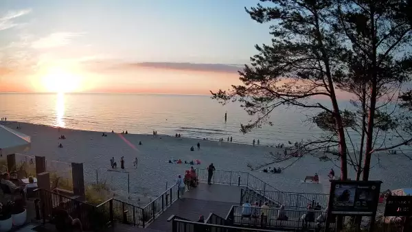 Widok z kamery na plażę w Stegnie to prawdziwa zachęta do wypoczynku.