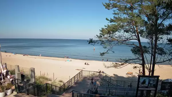Widok z kamery na plażę w Stegnie to prawdziwa zachęta do wypoczynku.