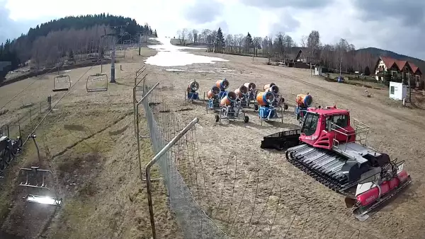 Obraz na trasę zjazdową z dolnej stacji Kamienica - Bolesławów