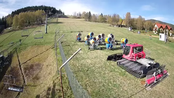 Obraz na trasę zjazdową z dolnej stacji Kamienica - Bolesławów