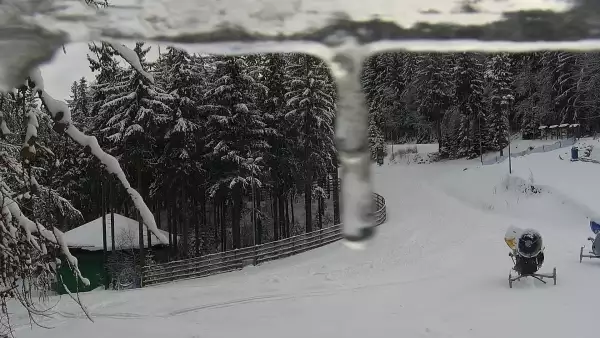 Widok z Kamery na wyciąg taśmowy w Karpacz Biały Jar.