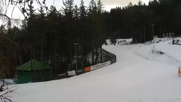 Widok z Kamery na wyciąg taśmowy w Karpacz Biały Jar.