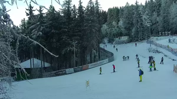 Widok z Kamery na wyciąg taśmowy w Karpacz Biały Jar.