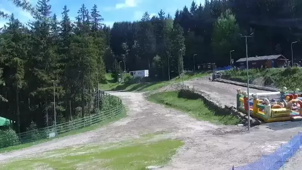 Widok z Kamery na wyciąg taśmowy w Karpacz Biały Jar.