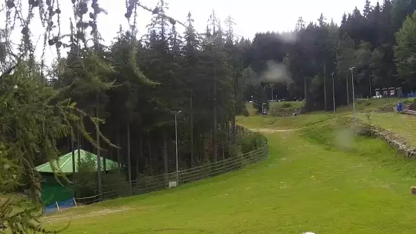 Widok z Kamery na wyciąg taśmowy w Karpacz Biały Jar.