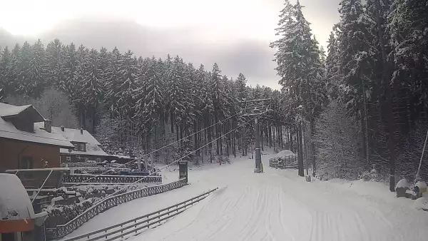 Widok z Kamery na dolną stację Biały Jar w Karpaczu