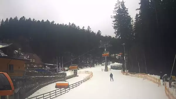 Widok z Kamery na dolną stację Biały Jar w Karpaczu