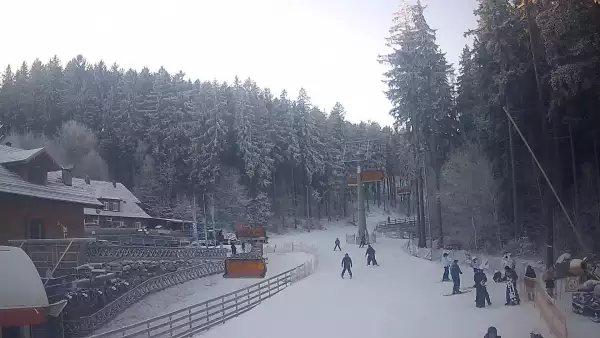 Widok z Kamery na dolną stację Biały Jar w Karpaczu