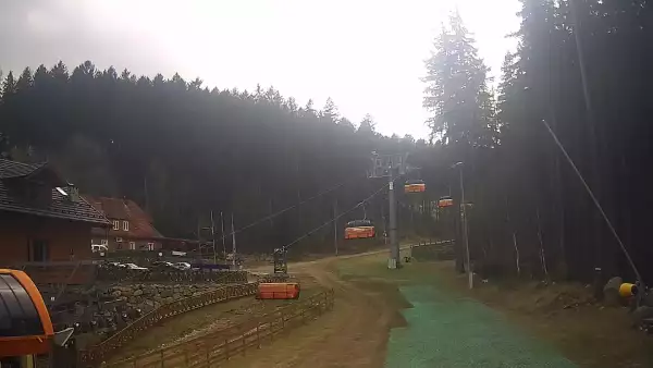 Widok z Kamery na dolną stację Biały Jar w Karpaczu