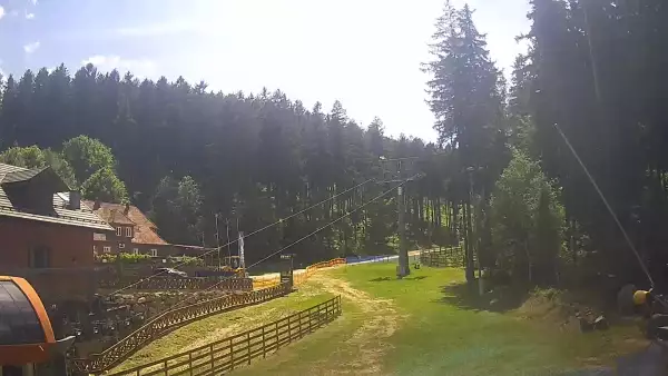 Widok z Kamery na dolną stację Biały Jar w Karpaczu