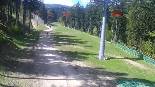 Widok z Kamery trasę narciarską w Karpacz Biały Jar.