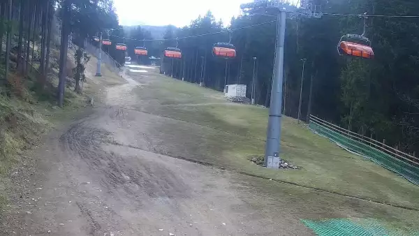 Widok z Kamery trasę narciarską w Karpacz Biały Jar.