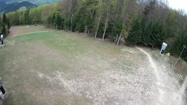 Widok na stację końcową wyciagu o należącym do Grupy Pingwina ośrodku Kasina Ski