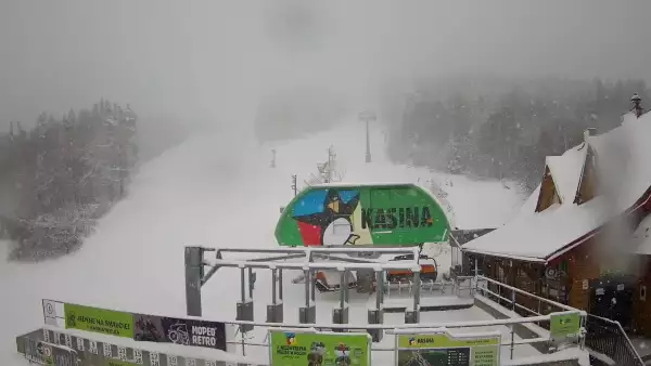 Widok na wyciąg oraz zakończenie trasy zjazdowej