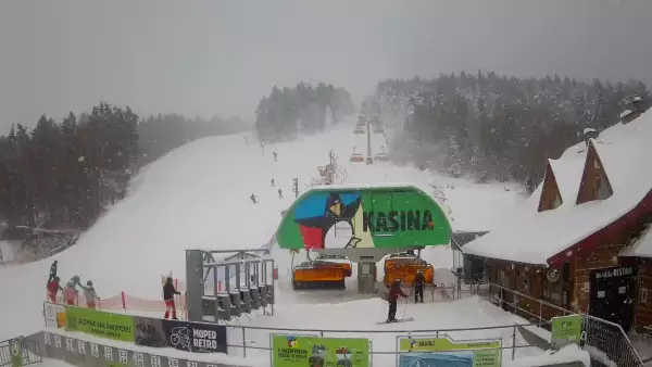 Widok na wyciąg oraz zakończenie trasy zjazdowej